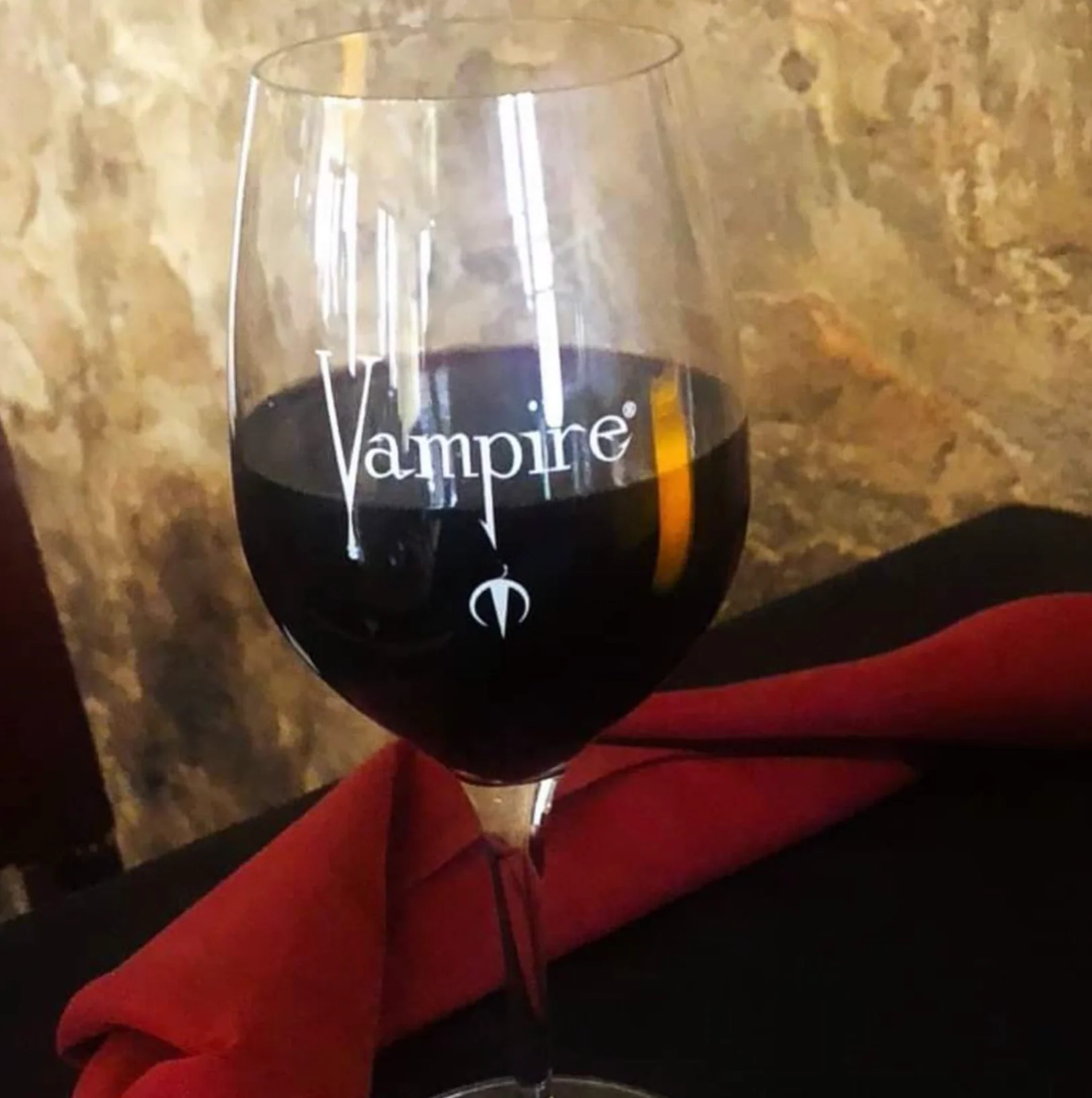 VAMPIRE® RED CLUB - Image 5